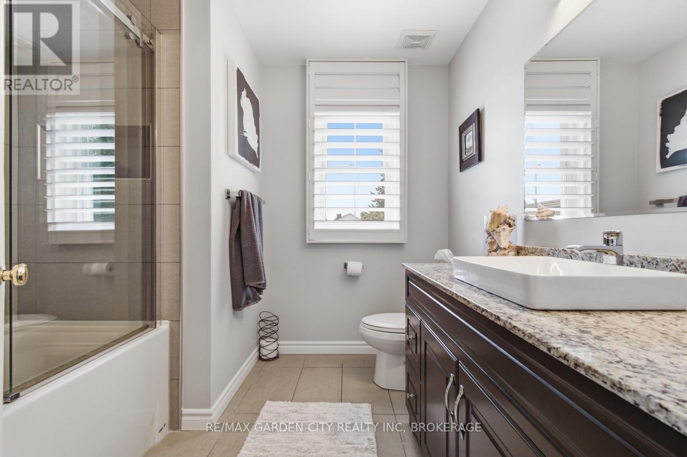 73 WEST FARMINGTON DRIVE - 25