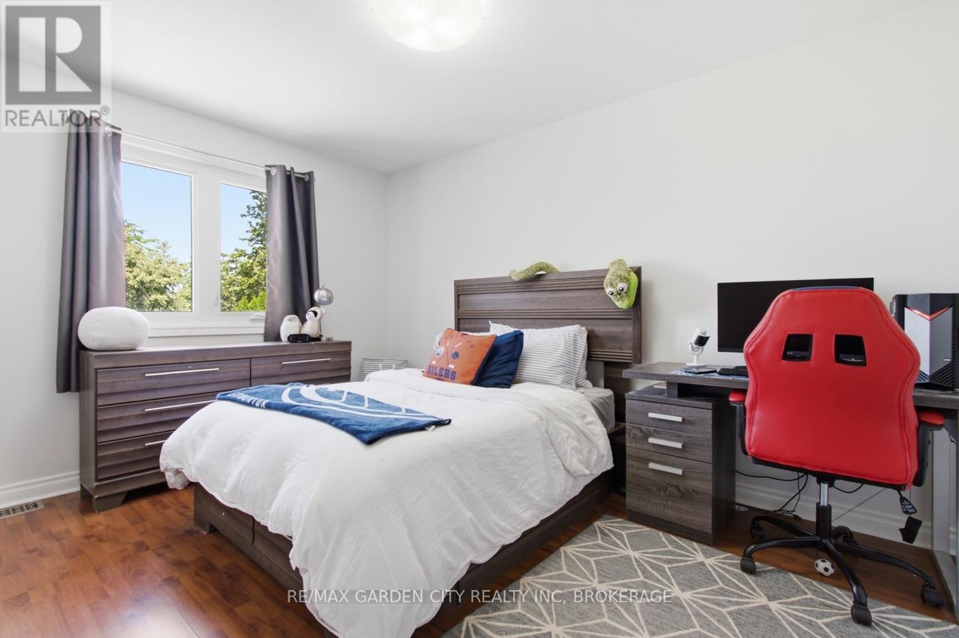 73 WEST FARMINGTON DRIVE - 32
