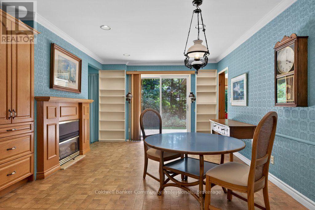 44 COLQUHOUN CRESCENT - 12
