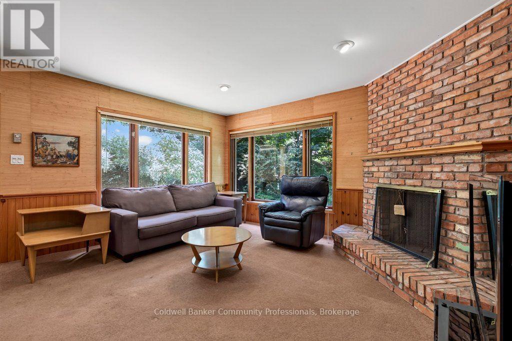 44 COLQUHOUN CRESCENT - 15