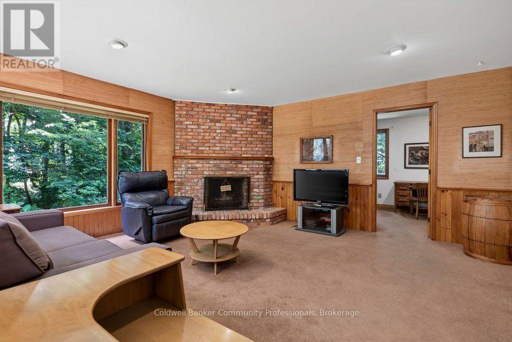 44 COLQUHOUN CRESCENT - 16