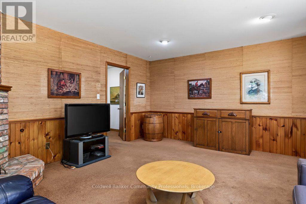 44 COLQUHOUN CRESCENT - 17