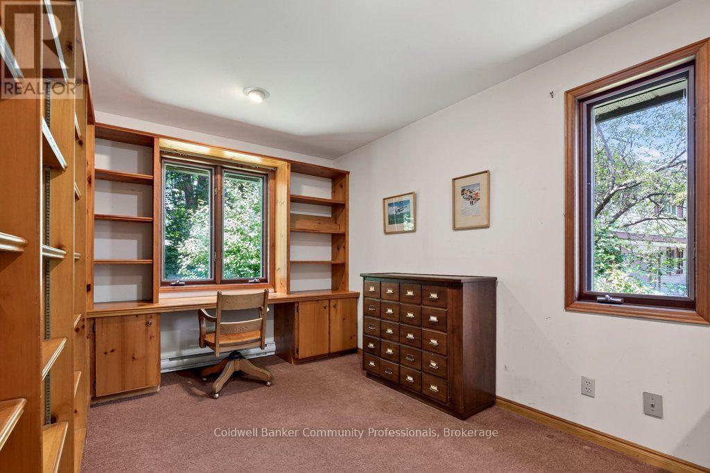 44 COLQUHOUN CRESCENT - 18