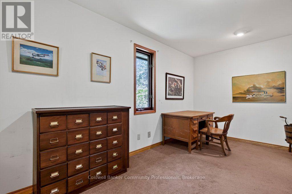 44 COLQUHOUN CRESCENT - 19