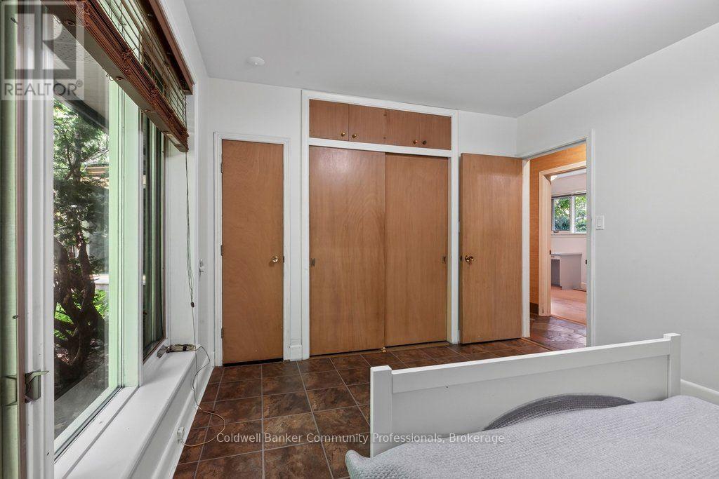44 COLQUHOUN CRESCENT - 22