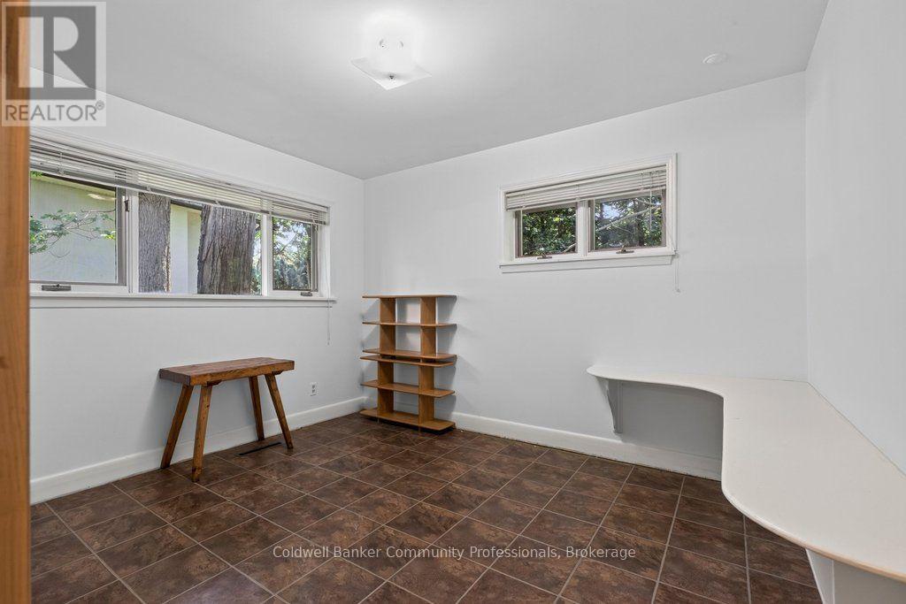 44 COLQUHOUN CRESCENT - 23