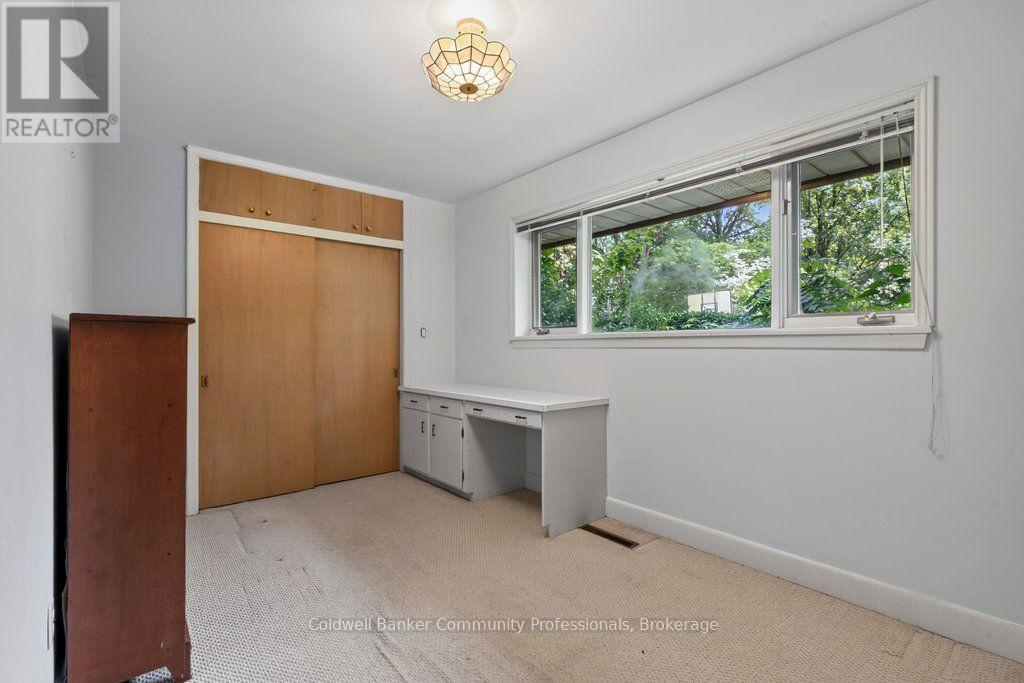 44 COLQUHOUN CRESCENT - 25