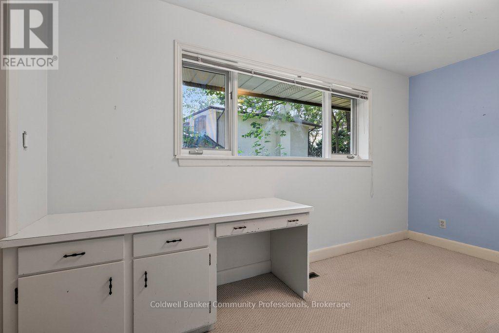 44 COLQUHOUN CRESCENT - 26