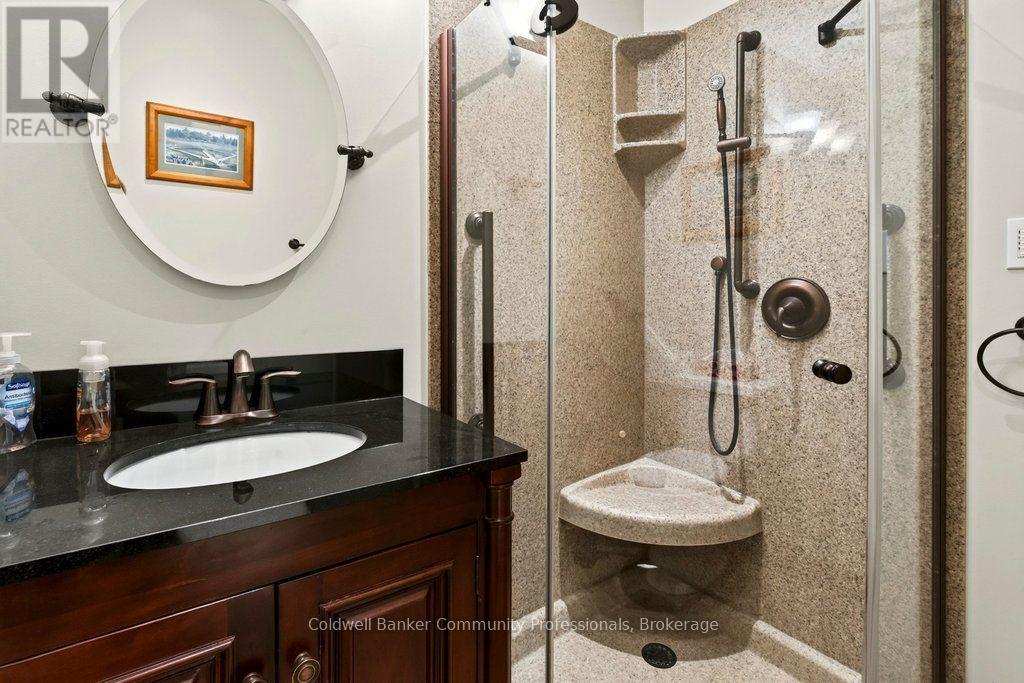 44 COLQUHOUN CRESCENT - 31