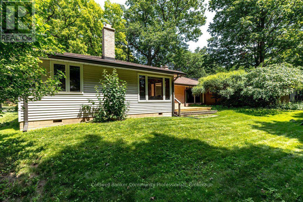 44 COLQUHOUN CRESCENT - 33