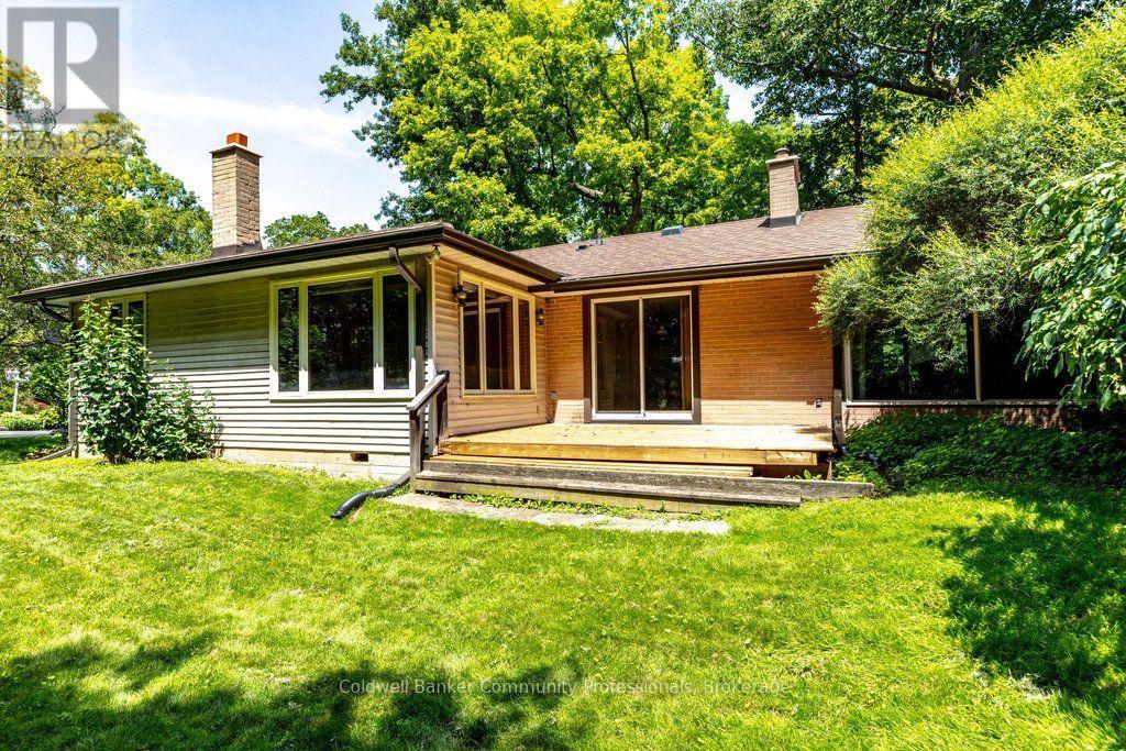 44 COLQUHOUN CRESCENT - 35