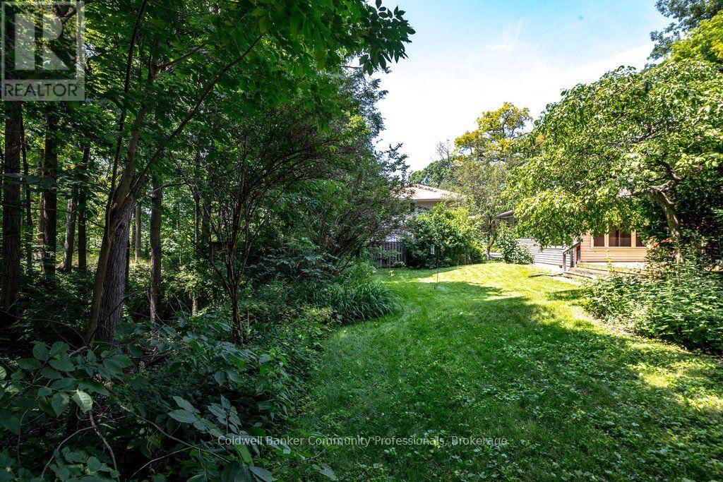 44 COLQUHOUN CRESCENT - 37