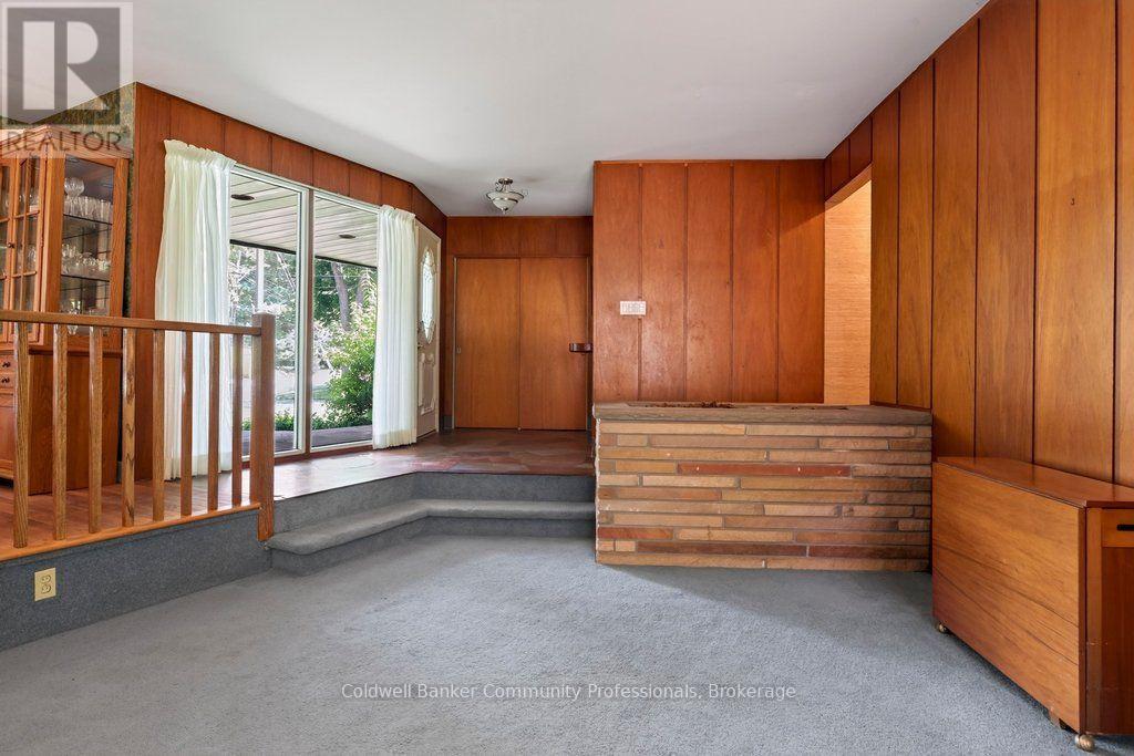 44 COLQUHOUN CRESCENT - 4