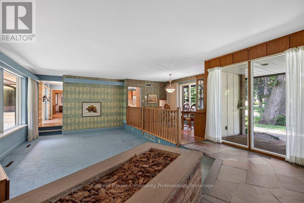 44 COLQUHOUN CRESCENT - 6