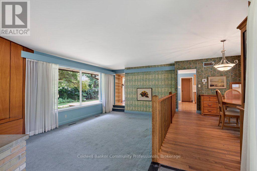 44 COLQUHOUN CRESCENT - 8