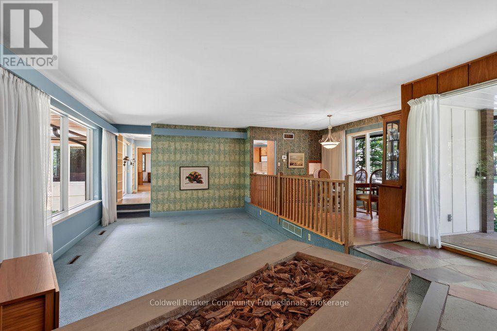 44 COLQUHOUN CRESCENT - 9
