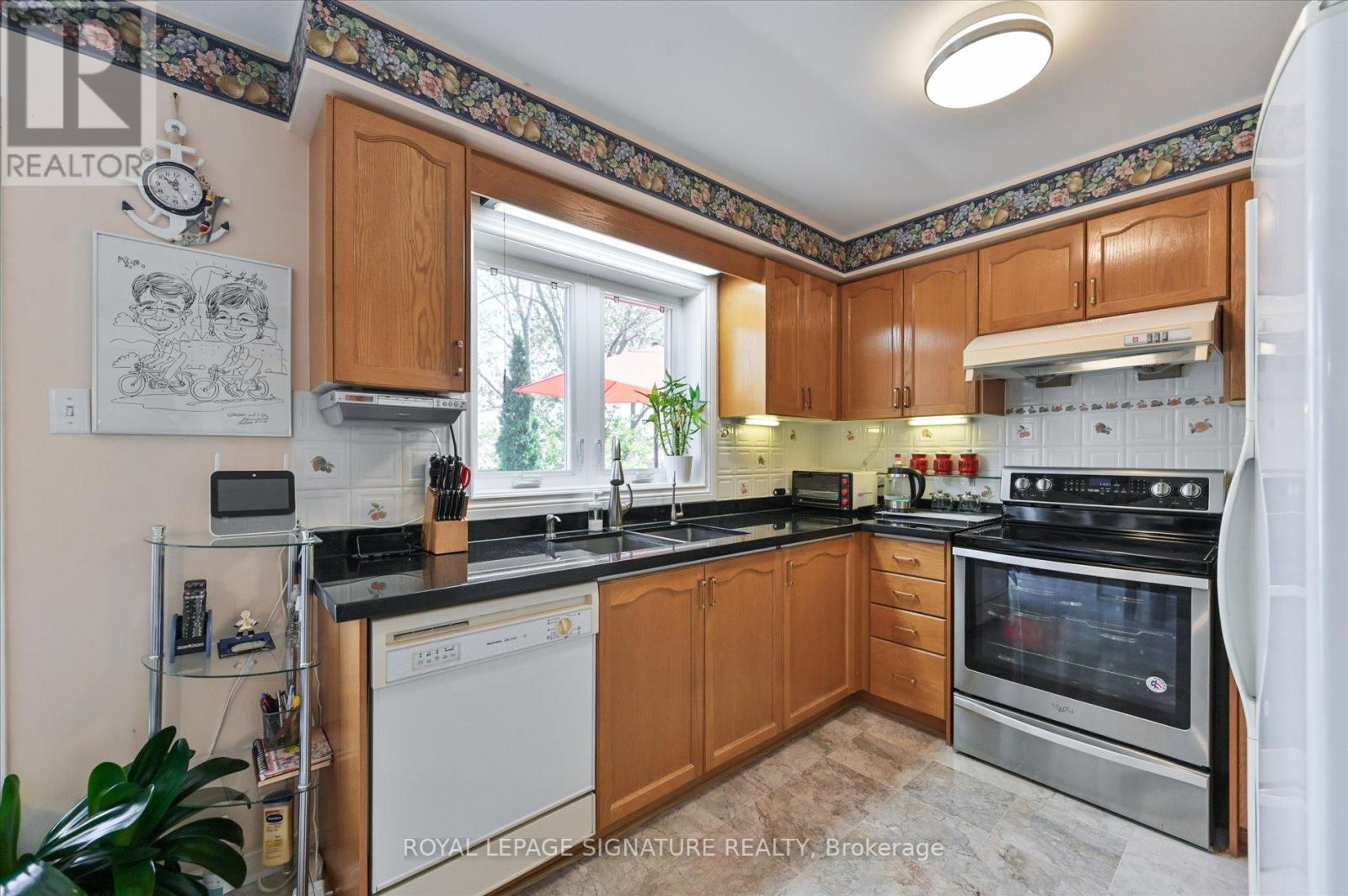 5481 PALMERSTON CRESCENT - 14