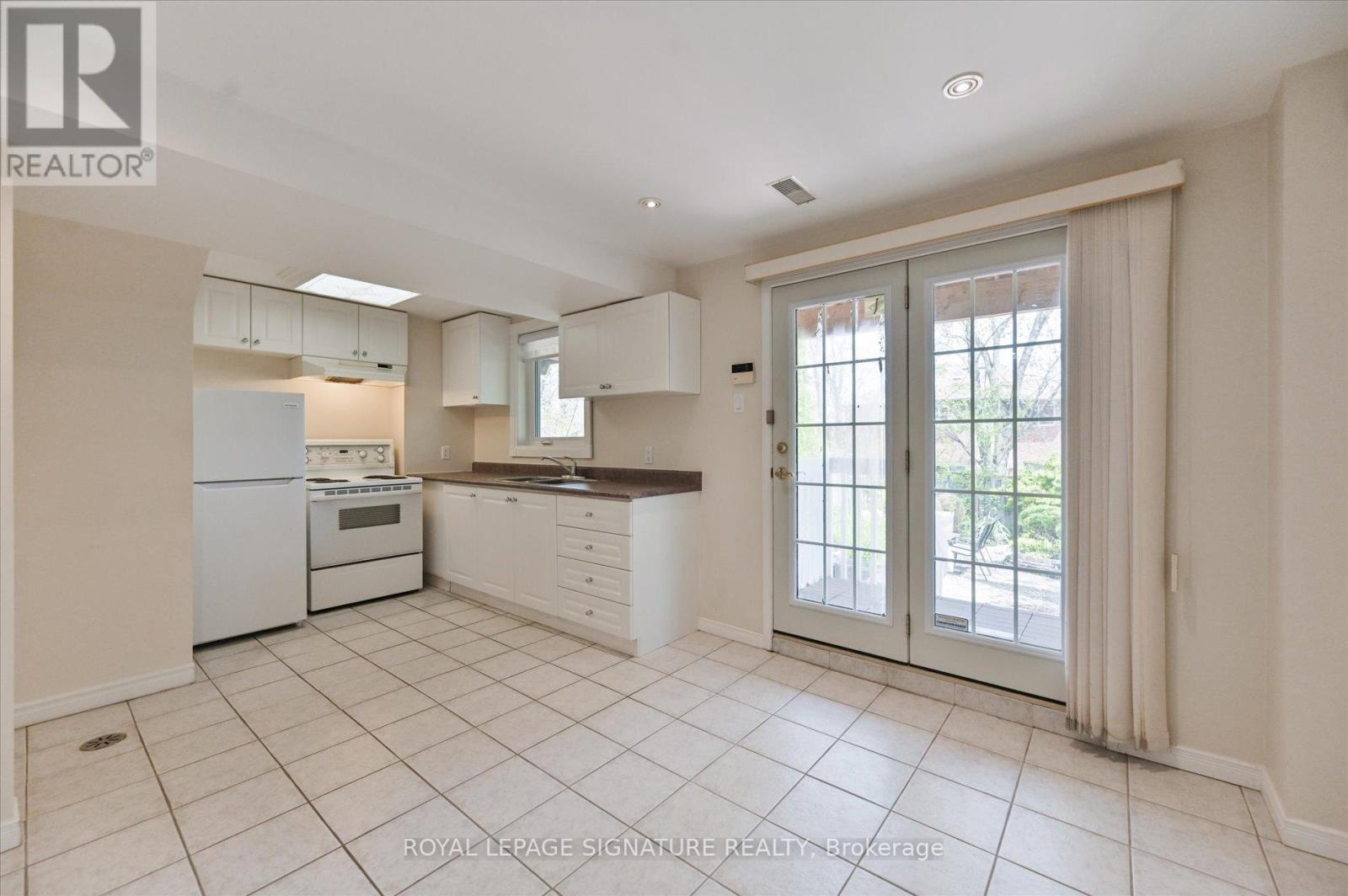 5481 PALMERSTON CRESCENT - 34
