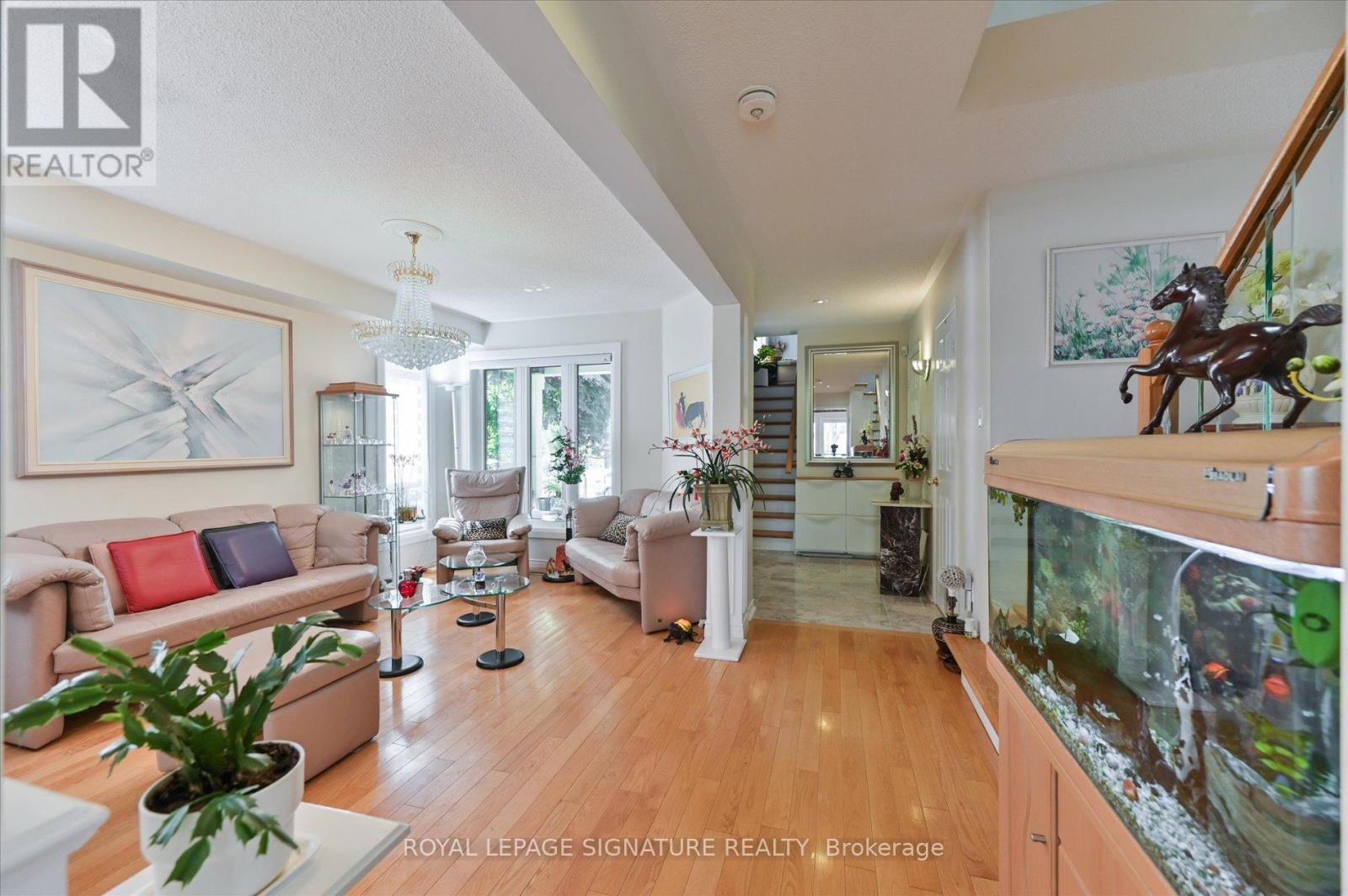 5481 PALMERSTON CRESCENT - 7