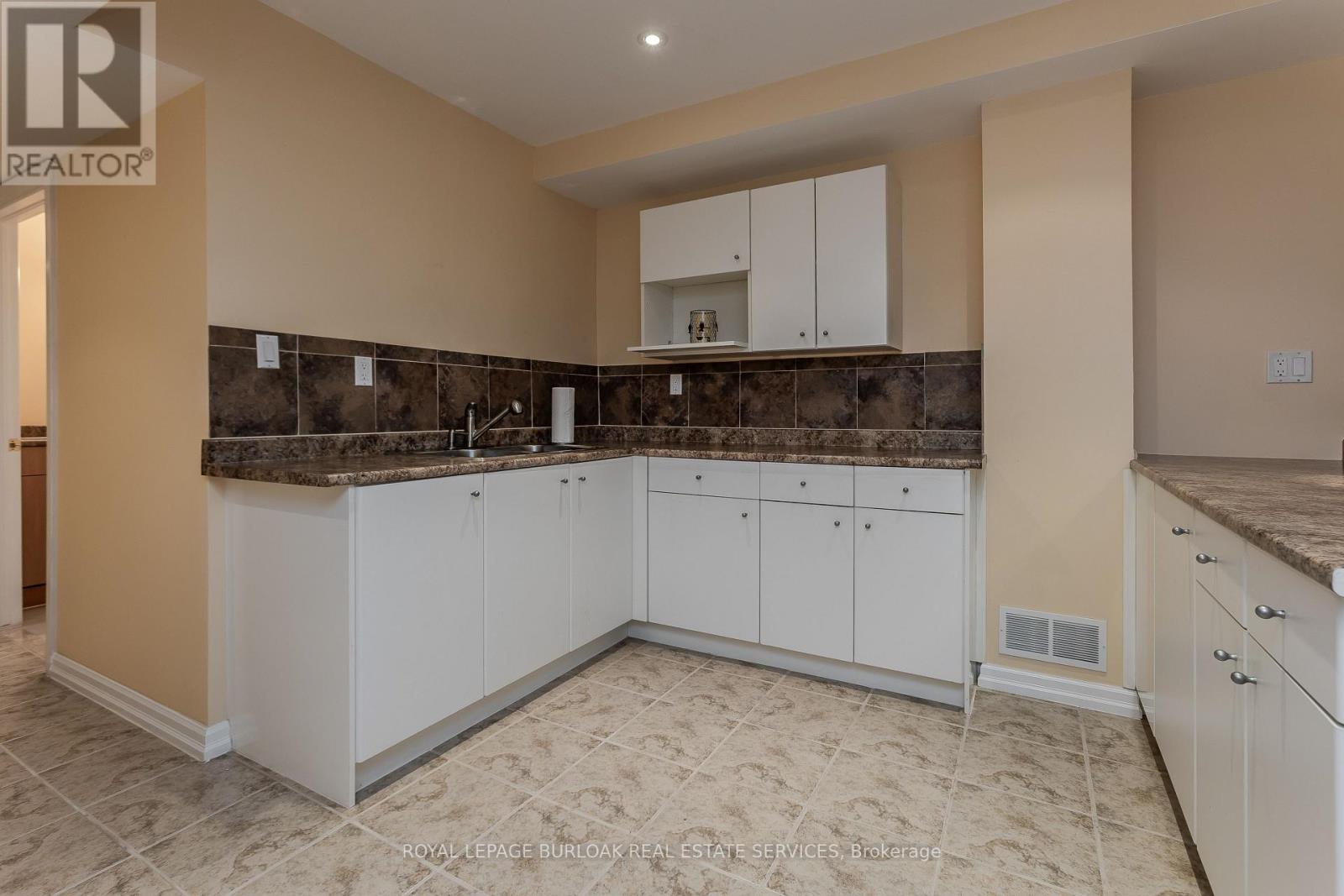 67 WALCOTTE AVENUE - Image 38