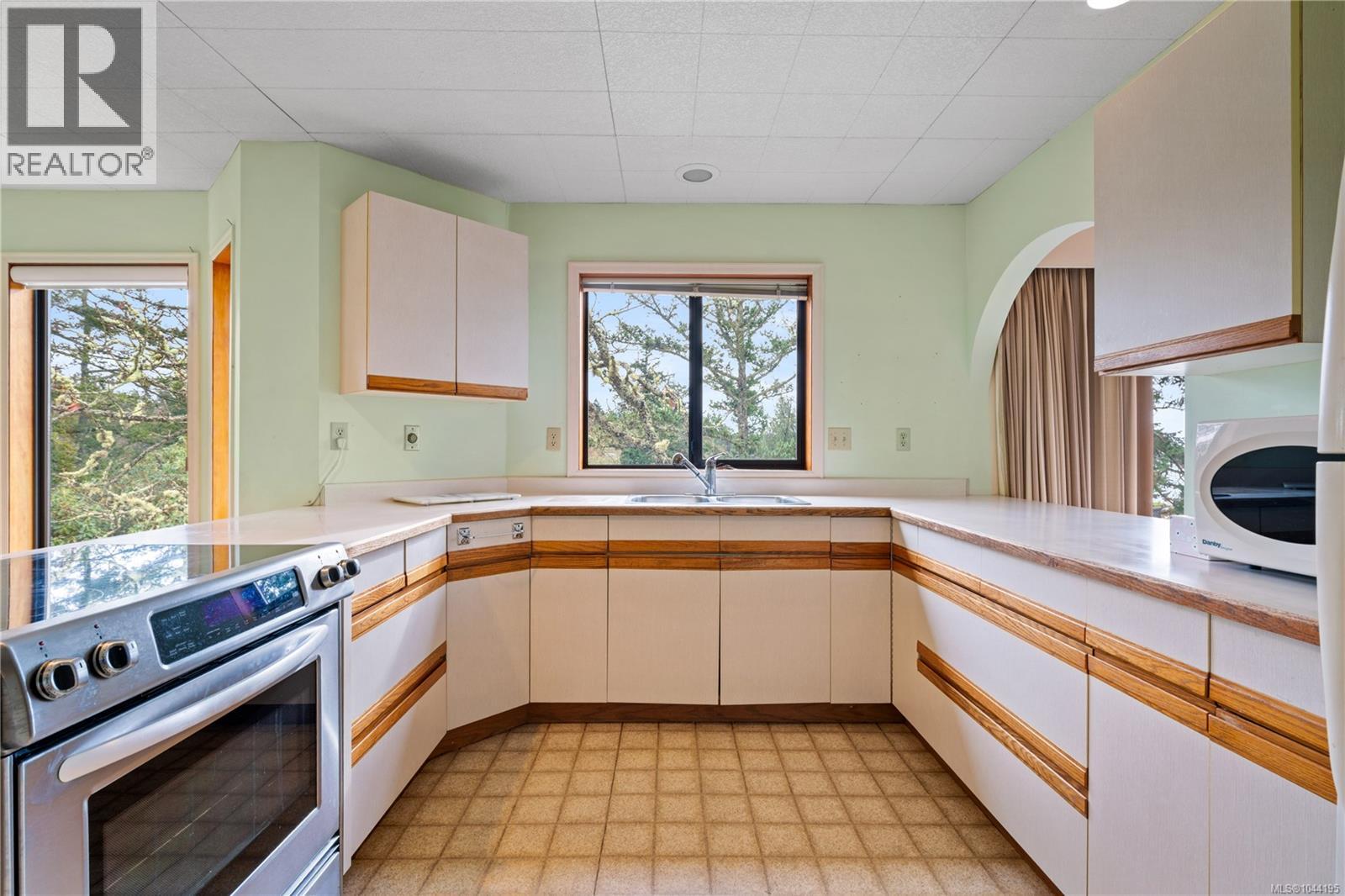 312 Bessborough Ave - 15