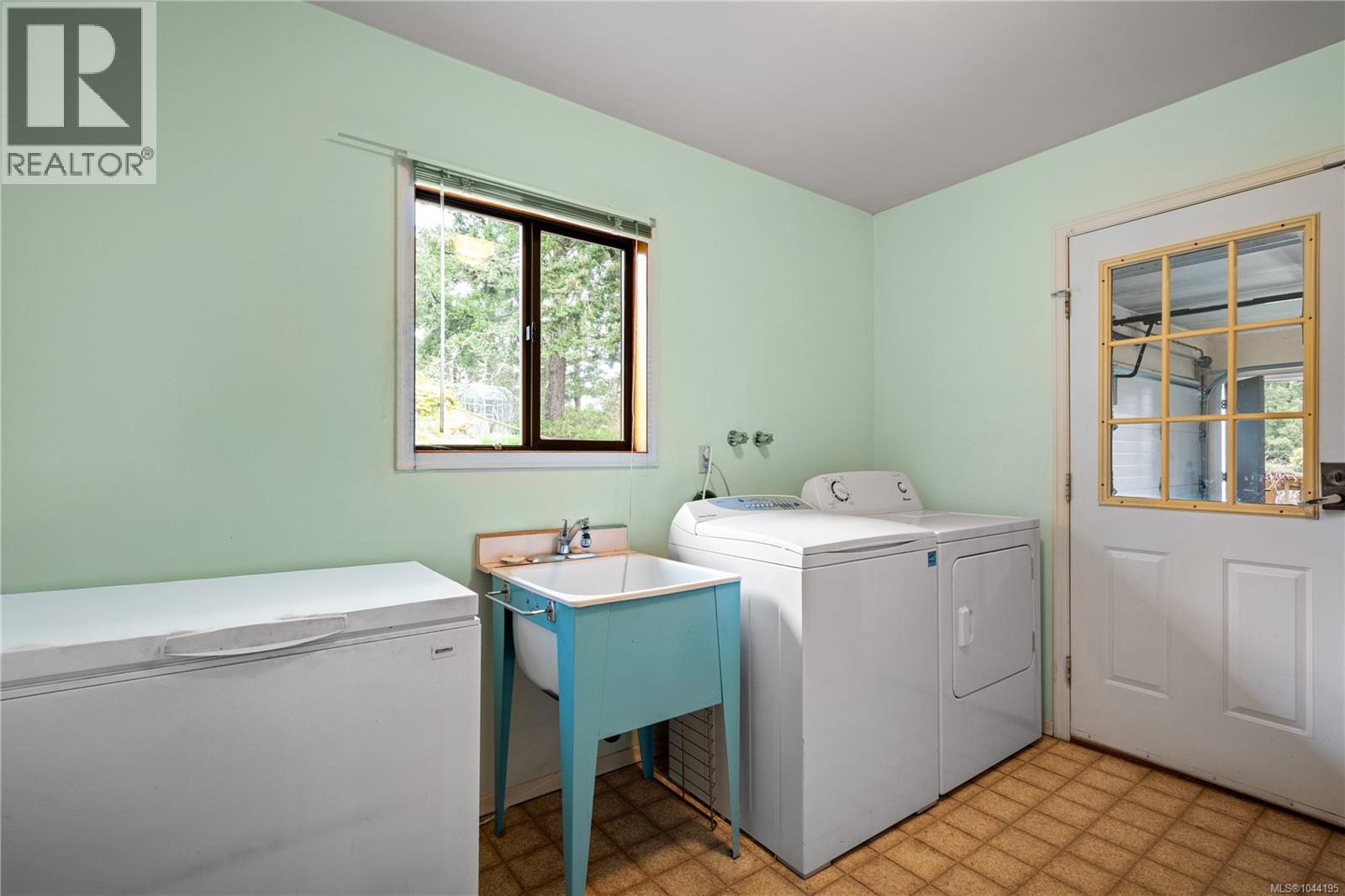 312 Bessborough Ave - 36