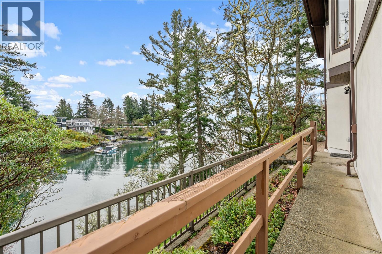 312 Bessborough Ave - 38