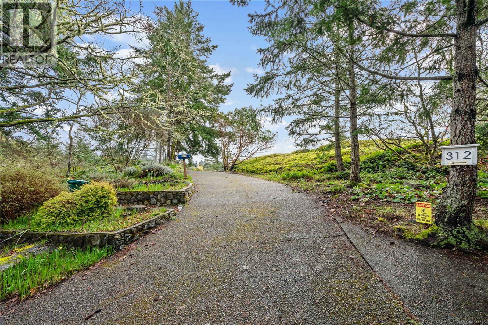 312 Bessborough Ave - 47