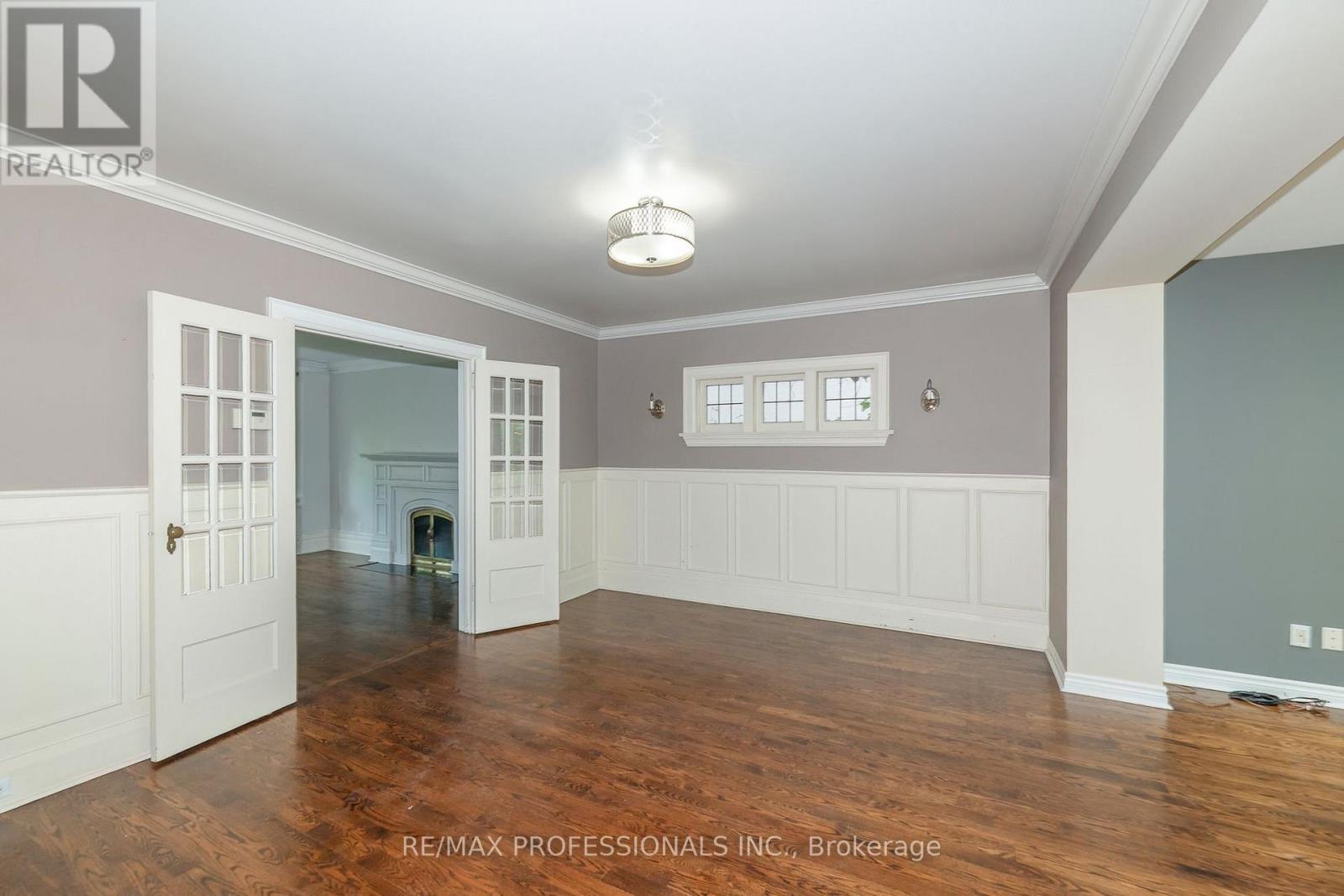 61 GRENVIEW BOULEVARD N - 11