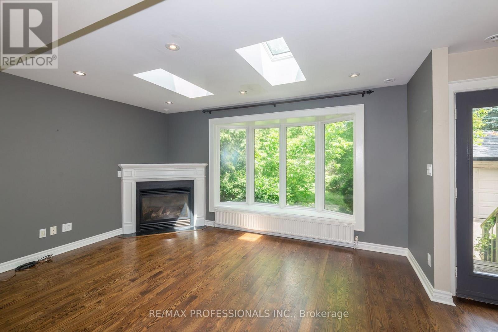 61 GRENVIEW BOULEVARD N - 10