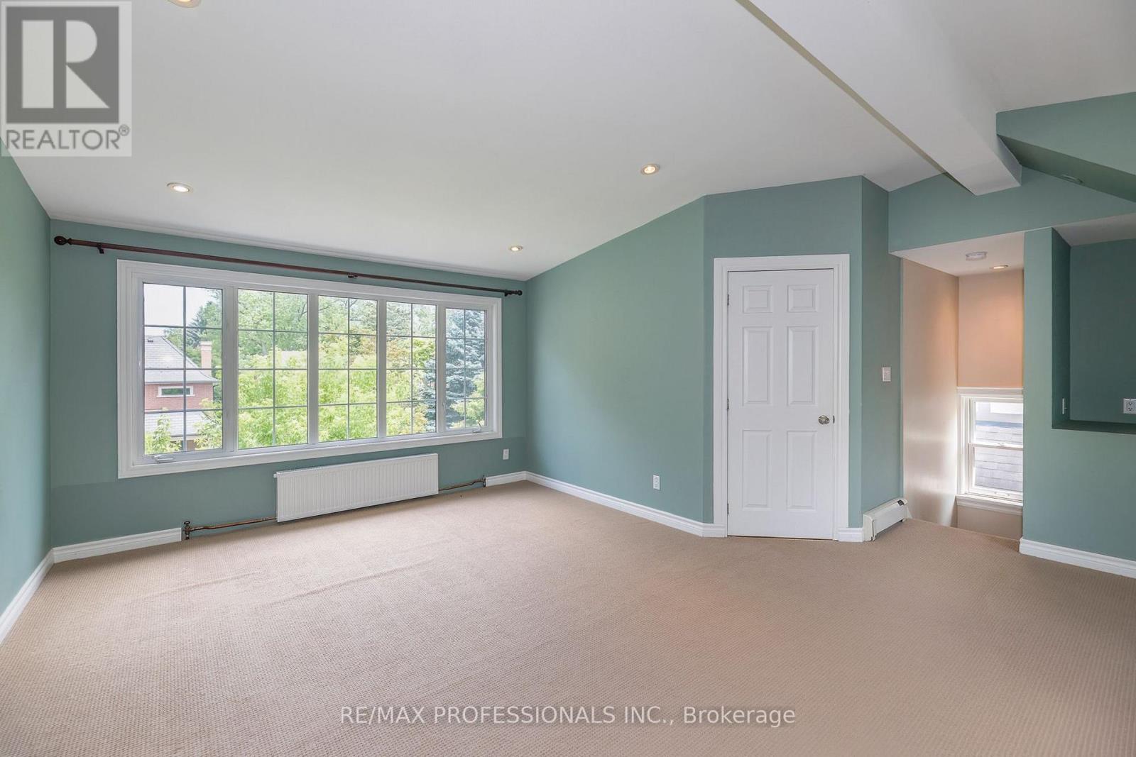 61 GRENVIEW BOULEVARD N - 18