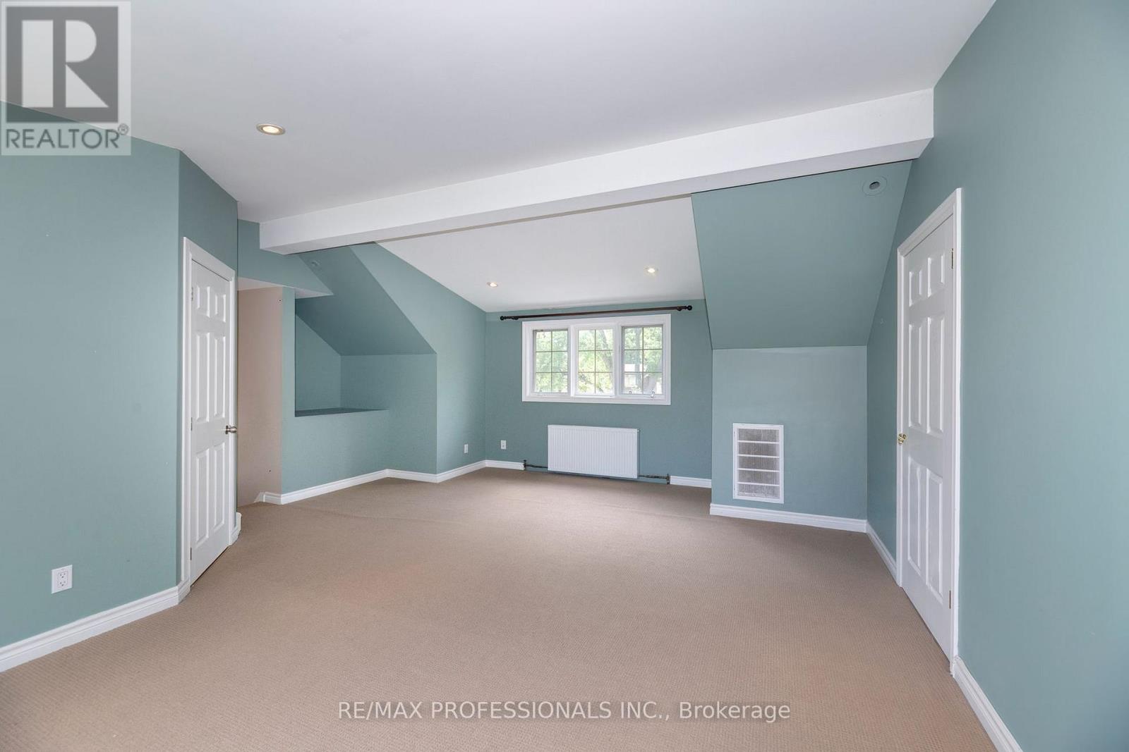 61 GRENVIEW BOULEVARD N - 16