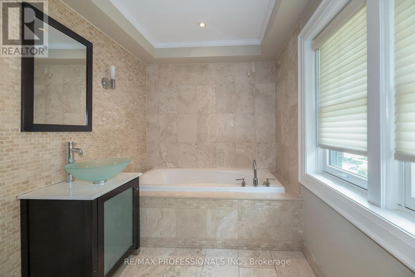 61 GRENVIEW BOULEVARD N - 23