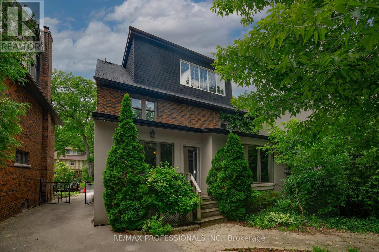61 GRENVIEW BOULEVARD N - 30