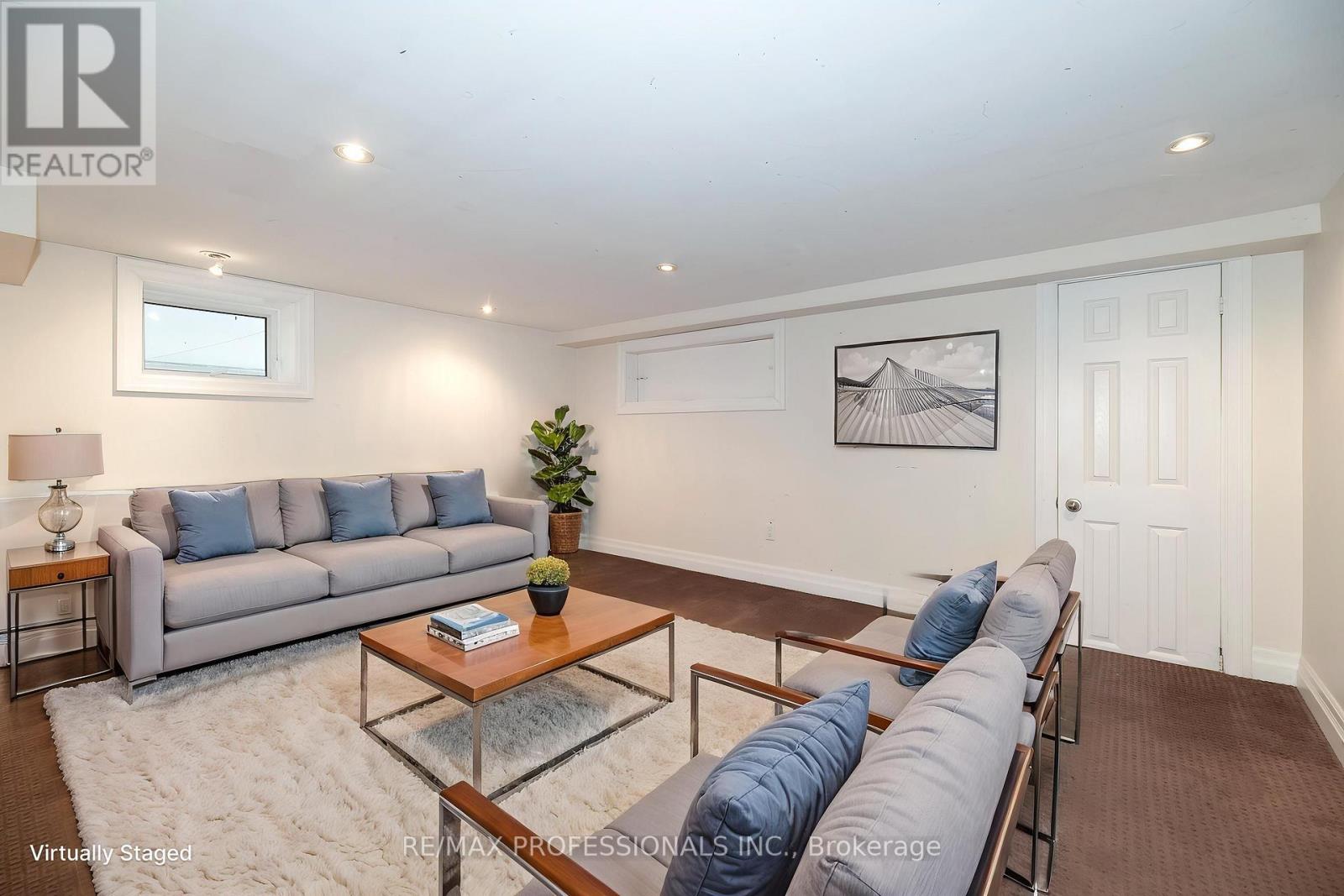 61 GRENVIEW BOULEVARD N - 25
