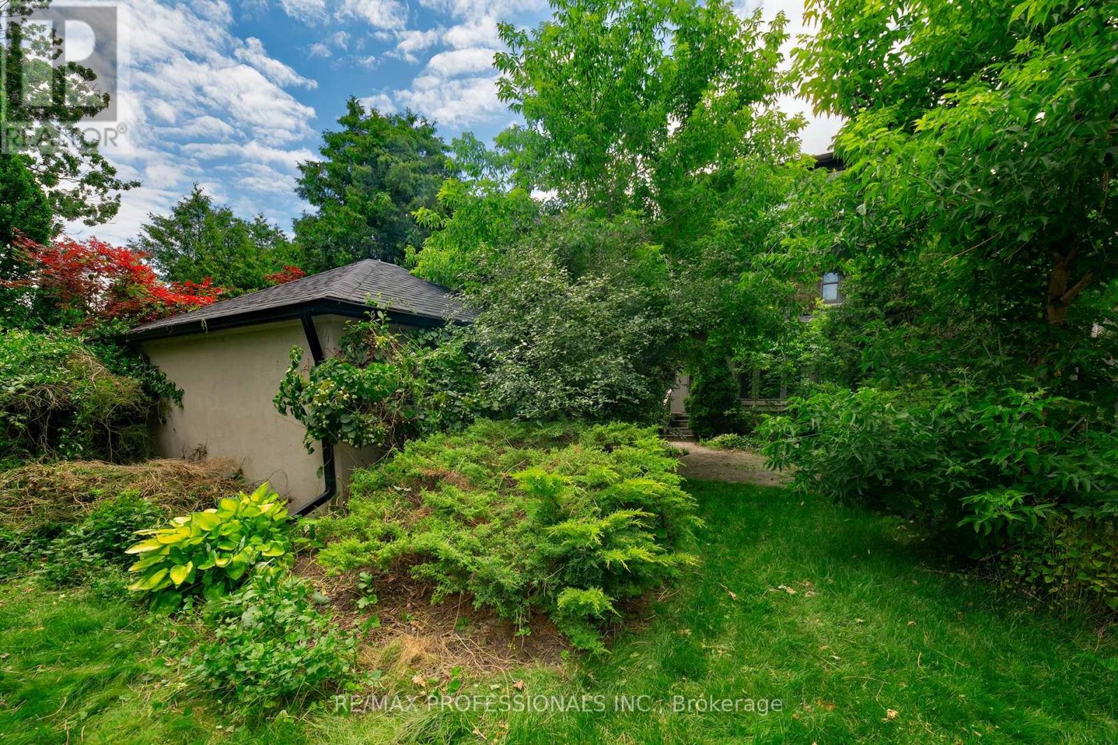 61 GRENVIEW BOULEVARD N - 31