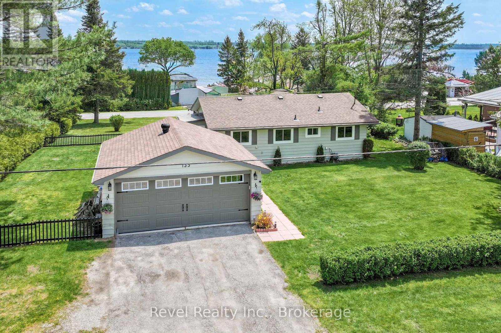 133 VICTORIA DRIVE E - 2