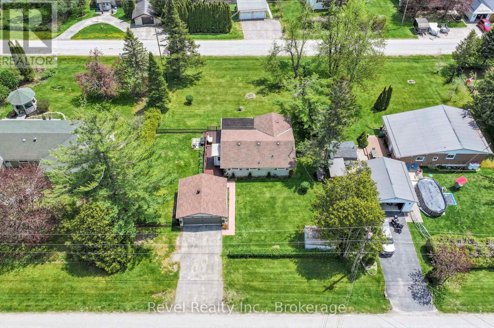 133 VICTORIA DRIVE E - 6