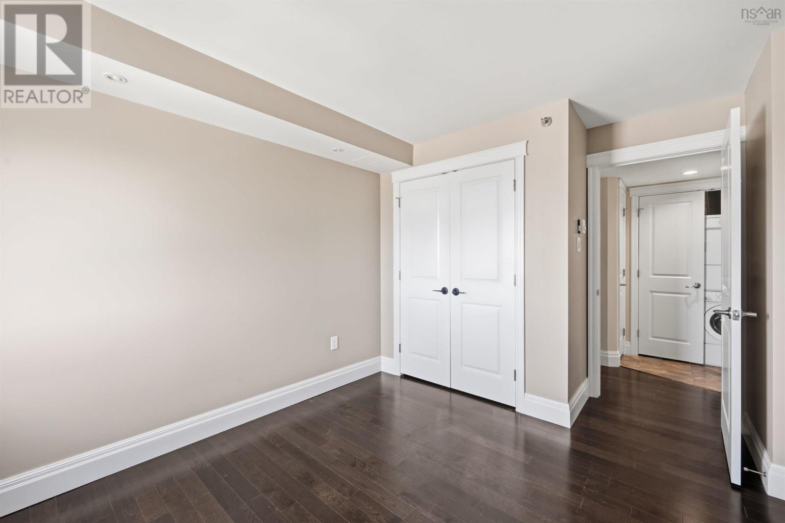 Property 21 of 34 of 516 45 Vimy Avenue