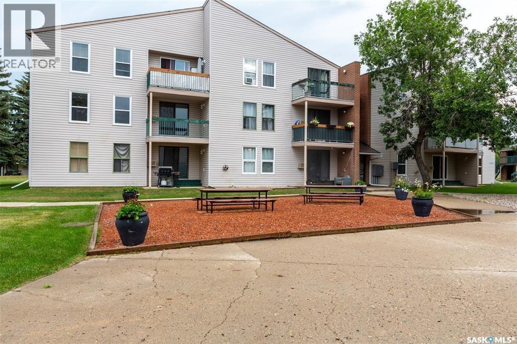 #302 34 Nollet AVENUE - 1
