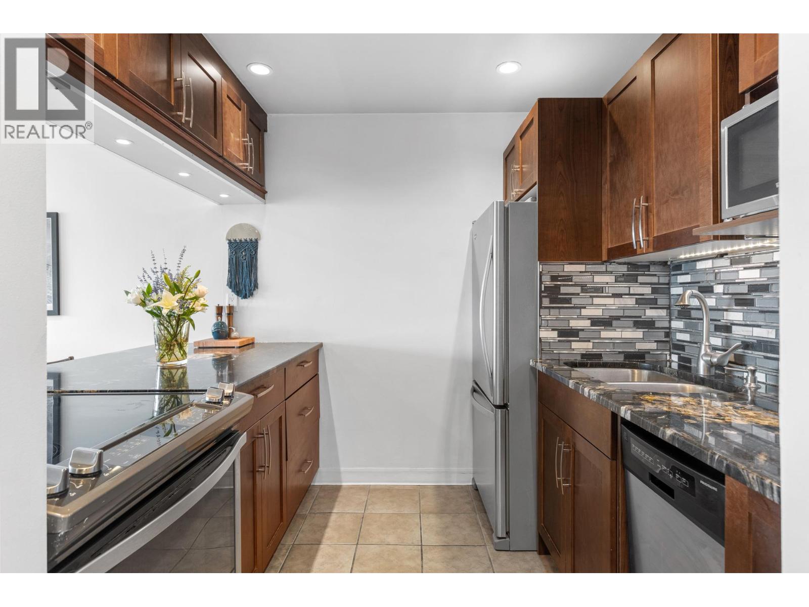 #1205 737 Leon Avenue - 7