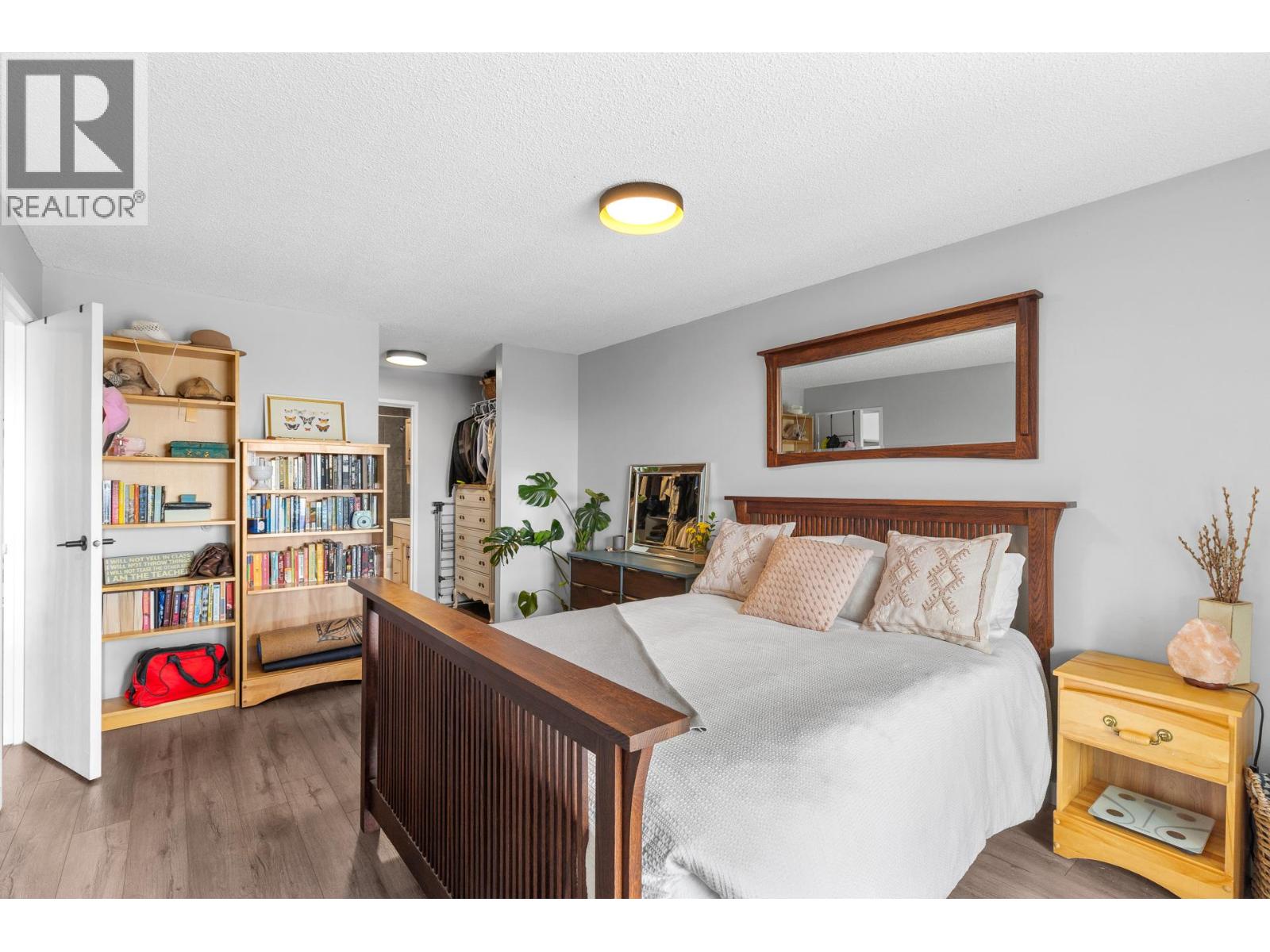 #1205 737 Leon Avenue - 30