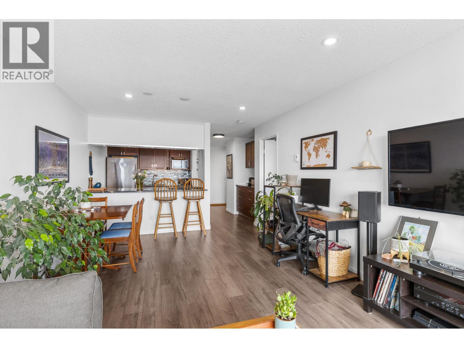 #1205 737 Leon Avenue - 19