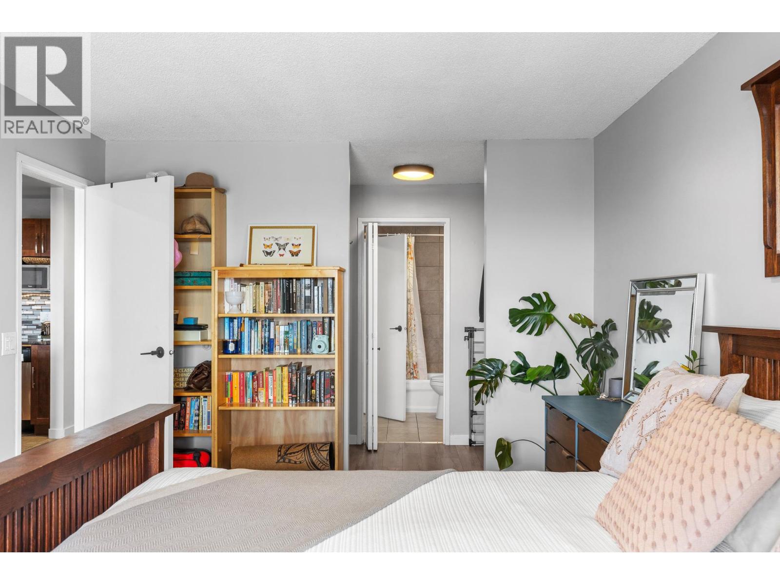 #1205 737 Leon Avenue - 31