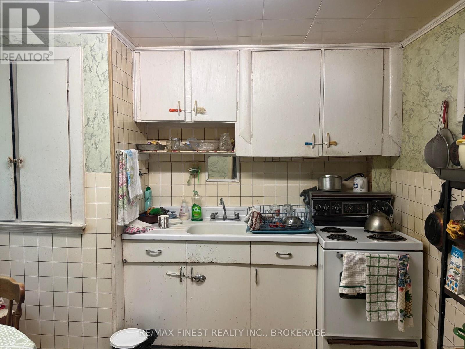 224 MONTREAL STREET - Image 9
