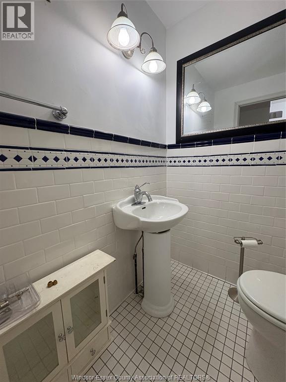 949 East West Rd - Image 24