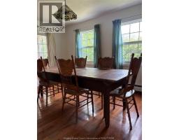 Enclosed porch - 949 East West Rd, Pelee Island, ON N0R1M0 Photo 9