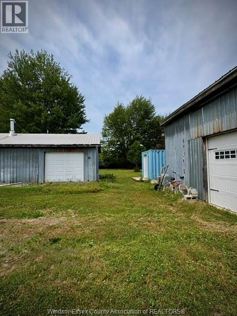 949 East West Rd - Image 35