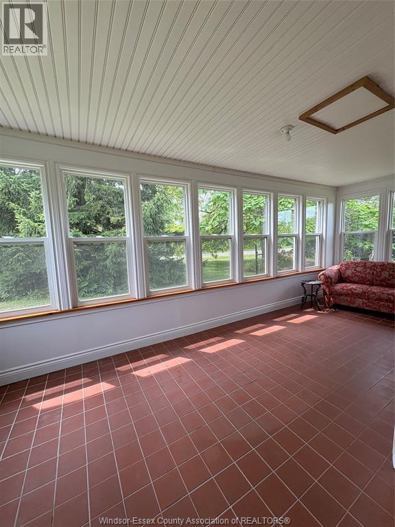 949 East West Rd - Image 30