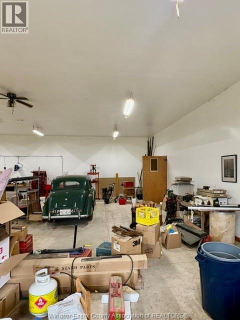 949 East West Rd - Image 37